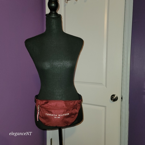 Tommy Hilgiger Unisex Burgundy Fanny Pack Waist / Over Shoulder Bag NWT - Picture 3 of 9